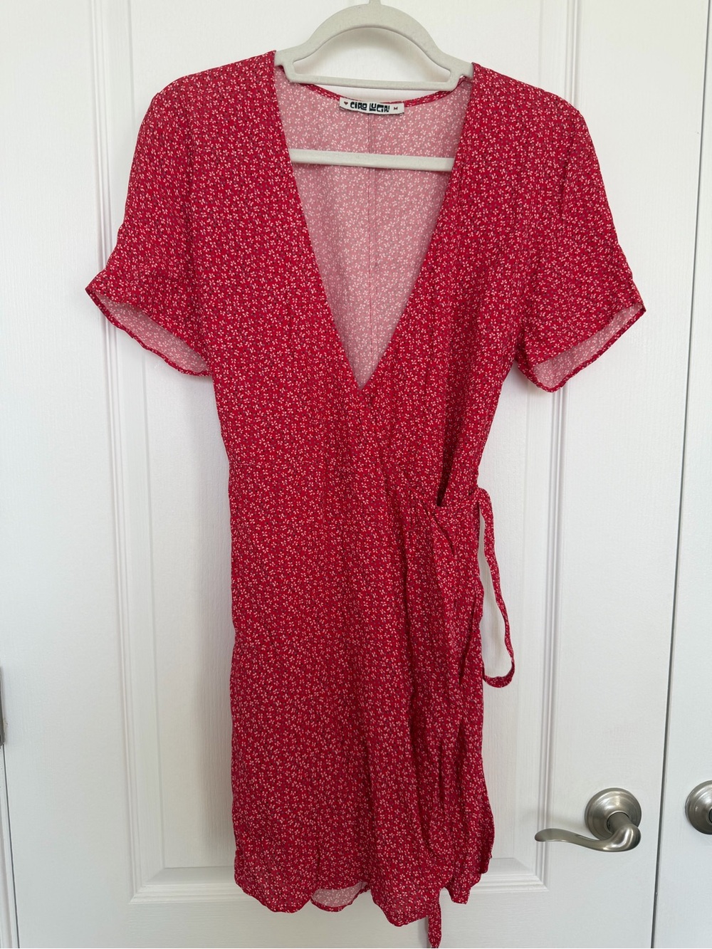 Like New Ciao Lucia Zia Red w/ White Floral SS Wrap Mini Dress size Medium - Picture 2 of 4